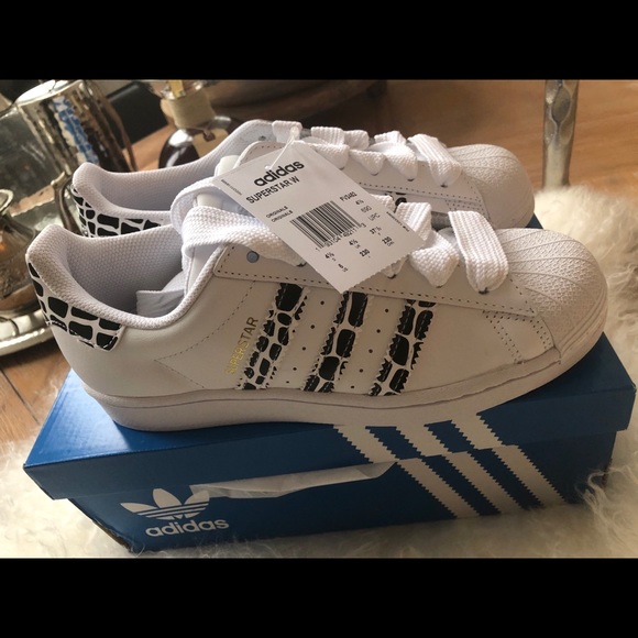 BNWT Rare Adidas Superstars Zebra Print/GOLD SZ 6! - Picture 3 of 12